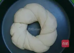 Illustration of how to make whirlwind bread 9