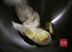 Illustration of how to make Danish crispy bread rolls 3