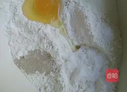 Illustration of how to make meat floss bread 1