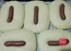 Cheese Crispy Sausage Bread Recipe Illustration 6