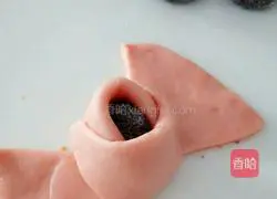 Illustration of how to make rose bread 9