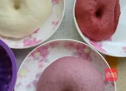 Illustration of how to make colorful bagels 5