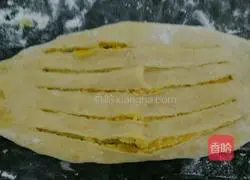 Illustration of how to make Chinese coconut bread 9