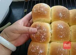Illustration of how to make sweet buns 17