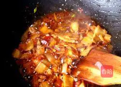 Illustration of how to cook twice-cooked pork and stir-fried vegetables 5