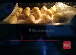 Illustration of how to make mini sausage bread 14