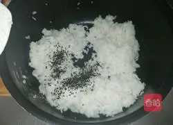 Illustration of how to make meat floss sushi 2