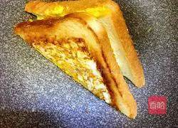 Illustration of how to make breakfast egg cheese bread 10