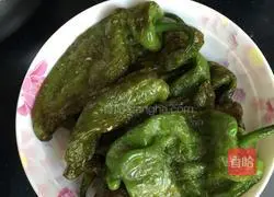 Illustration of how to make Di Sanxian (the same method as braised peppers in oil) 3