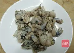 Illustration of how to stir-fry spicy bullfrog 4