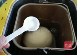 Illustration of how to make strawberry jam buns 5