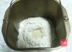 Illustration of how to make cute little rabbit bread 2