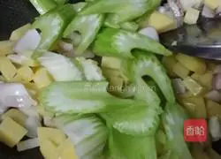 Illustration of how to make tomato meat sauce pasta 3