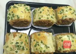 Illustration of how to make chives, sesame and meat floss rolls 12