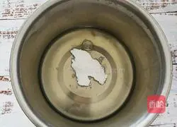 Illustration of how to make egg white soufflé 1