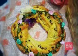 Illustration of how to make black currant and coconut wreath bread 20