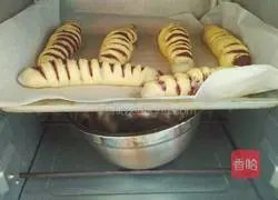 Illustration of making caterpillar bread 14