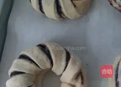 Illustration of how to make bean paste ring bread 12