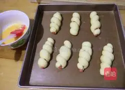 Illustration of how to make screw buns 12