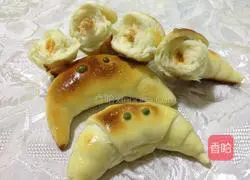 Illustration of how to make horn and meat floss bread 17