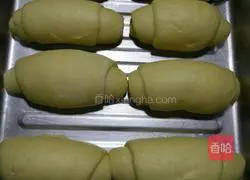 Illustration of how to make croissant 11