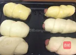 Illustration of how to make sausage bread 8