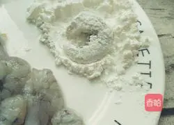 Illustration of how to make breaded shrimps 4