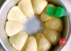 Illustration of how to make seaweed and meat floss bread 17