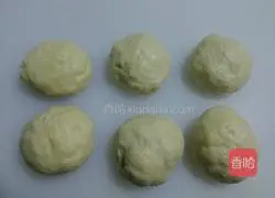Illustration of how to make bread flowers 8