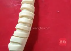 Illustration of how to make caterpillar bread 6