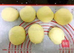 Illustration of how to make meat floss bread 8