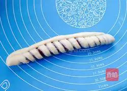 Illustration of making bean paste bagels 10