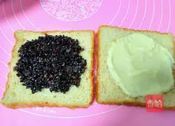 Illustration of how to make purple rice cheese bread 13