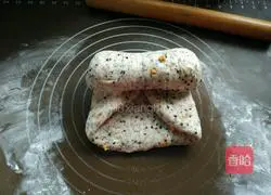 Illustration of how to make nut toast bread 13