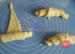 Illustration of how to make croissants 8