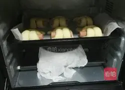 Illustration of how to make cute little rabbit bread 15