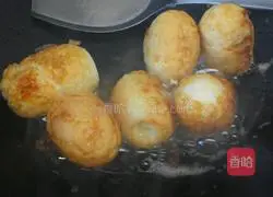 Illustration of making sweet and sour pork ribs with tiger skin eggs 6