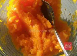 Illustration of how to make pumpkin bread rolls 2