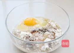 Illustration of how to make fried meat floss cake 1