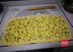 Blackcurrant Coconut Wreath Bread Recipe Illustration 11