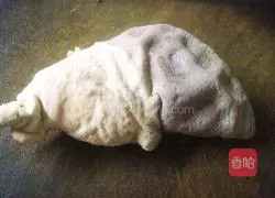 Illustration of how to stir-fry pork belly with onions 6