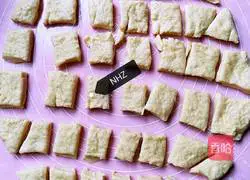 Illustration of how to make salad and meat floss hand-pulled bread 6