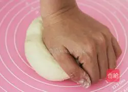 Illustration of how to make black pepper and ham sausage bread 4