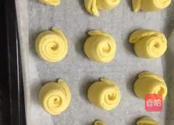 Rose bread recipe illustration 8