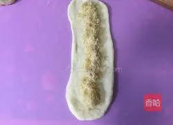 Illustration of how to make bacon, cheese and meat floss breadsticks 7