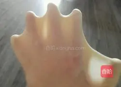 Illustration of how to make caterpillar bread 6