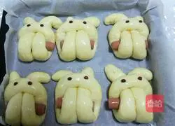 Illustration of how to make cute little rabbit bread 16