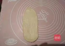 Illustration of how to make meat floss bread 6