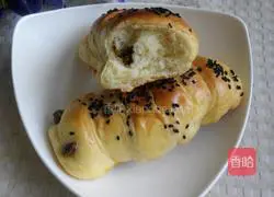 Illustration of making caterpillar meat floss bread 19