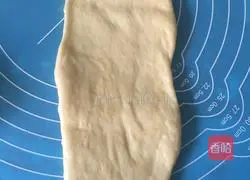 Illustration of how to make caterpillar bread 12